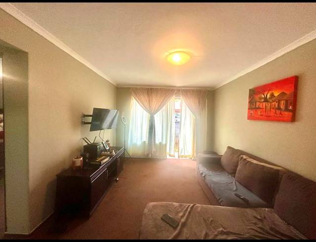 2 BEDROOM APARTMENT FOR SALE IN MONTCLAIR